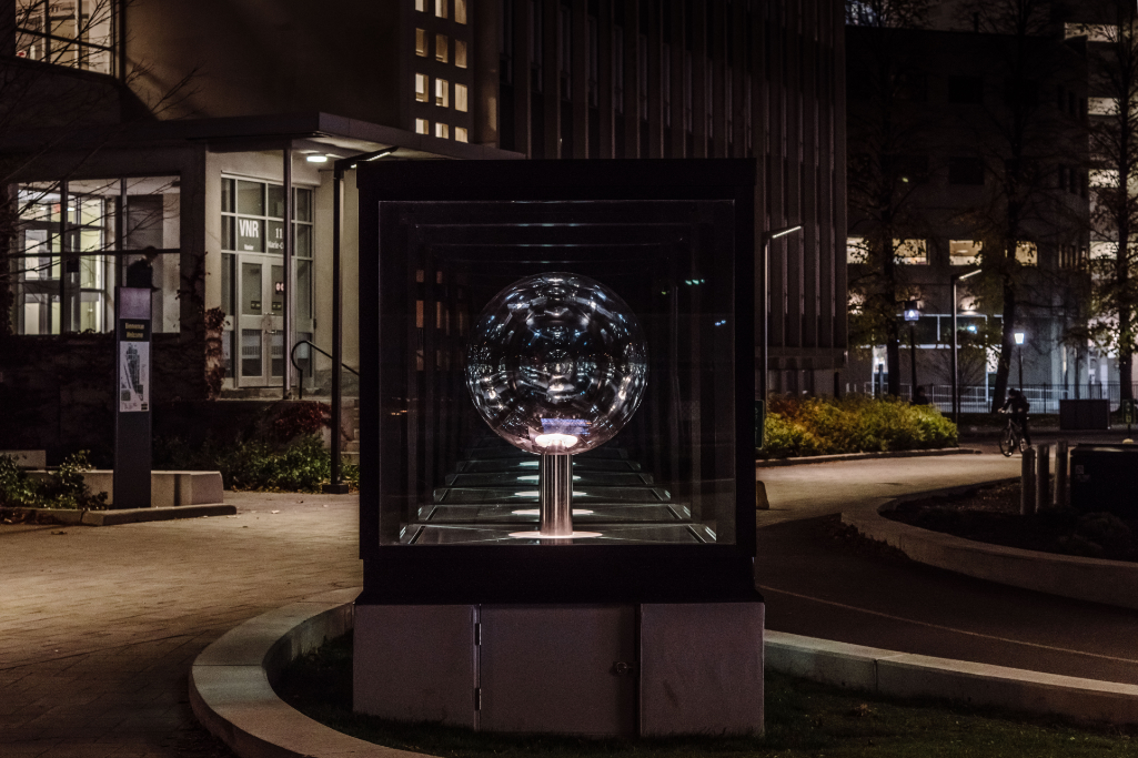 Sphere Field | kennethemig.com